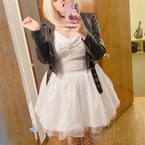 Meet your Posher, Elle - Picture 3 of 7